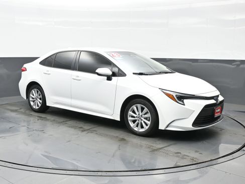 Used 2023 Toyota Corolla LE image 8
