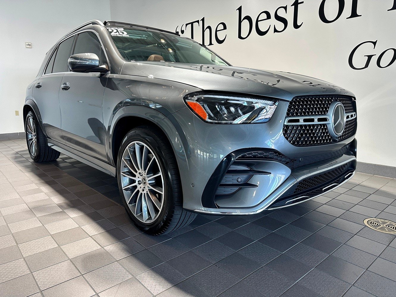 Used 2025 Mercedes-Benz GLE 350 4MATIC w/ AMG Line Exterior image 1