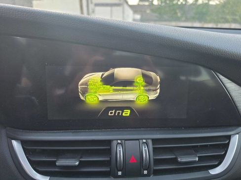 Used 2018 Alfa Romeo Giulia RWD image 27