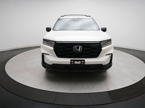 Certified 2025 Honda Pilot Black Edition image 11
