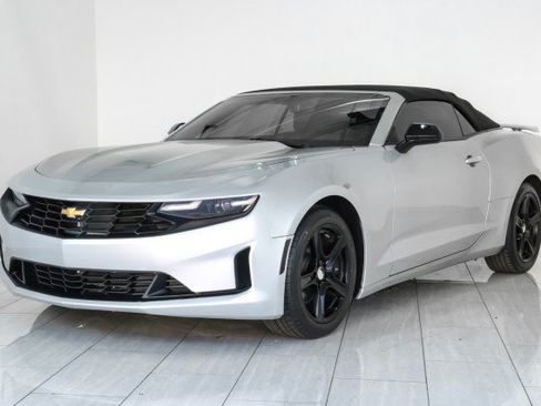 Used 2019 Chevrolet Camaro LT RWD image 4