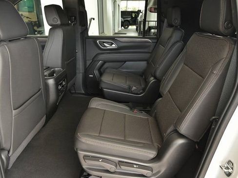Used 2024 Chevrolet Suburban High Country AWD/4WD image 18