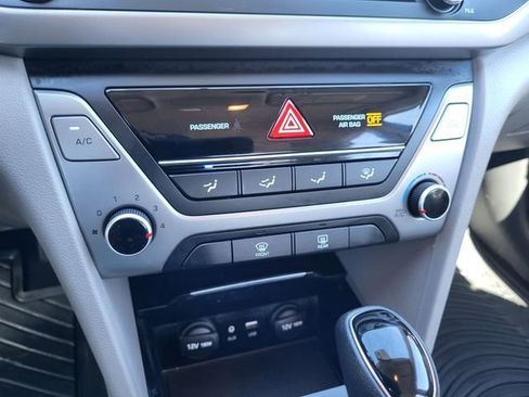 Used 2017 Hyundai Elantra SE image 16