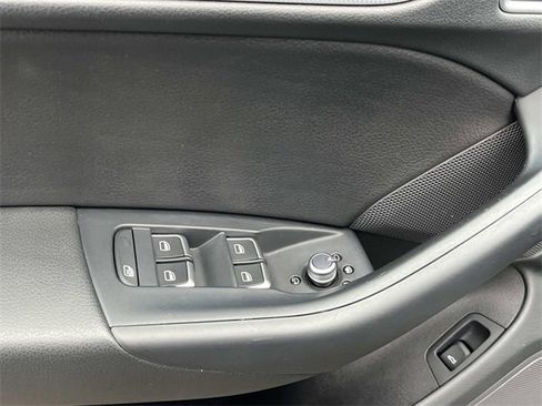 Used 2018 Audi Q3 2.0T Premium Plus w/ Premium Plus Package image 29