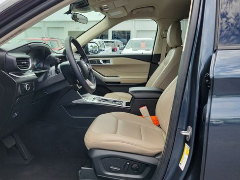 Used 2024 Ford Explorer XLT w/ Equipment Group 202A AWD/4WD image 22
