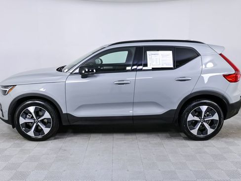 Certified 2025 Volvo XC40 B5 Plus image 2