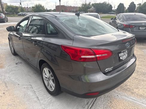 Used 2017 Ford Focus SE FWD image 3