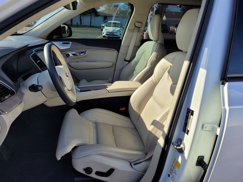 Certified 2023 Volvo XC90 T8 Ultimate w/ Lounge Package image 9