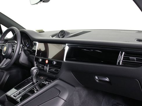 Certified 2026 Porsche Macan AWD/4WD image 24