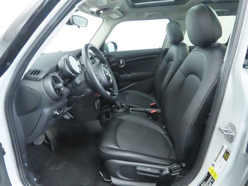 Used 2016 MINI Cooper 4-Door Hardtop image 18