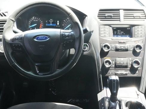 Used 2018 Ford Explorer XLT FWD image 5