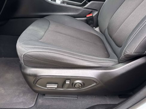 Used 2024 Jeep Grand Cherokee Laredo RWD image 16