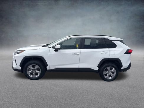 Used 2025 Toyota RAV4 XLE AWD/4WD image 2