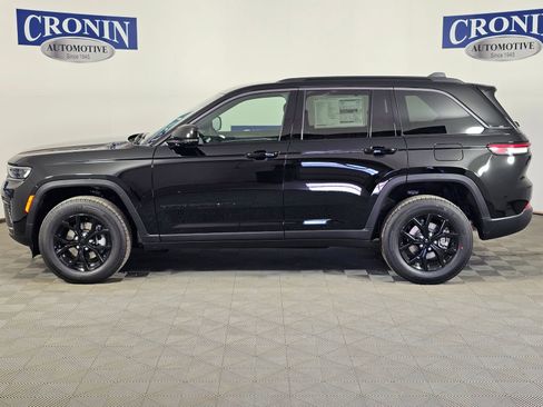 New 2026 Jeep Grand Cherokee Laredo image 2