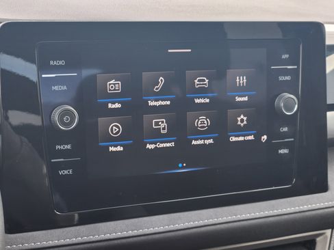 Certified 2025 Volkswagen Taos SE image 29