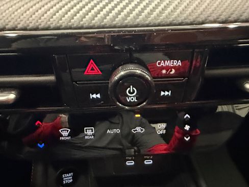 Used 2026 Nissan Kicks SR FWD image 33