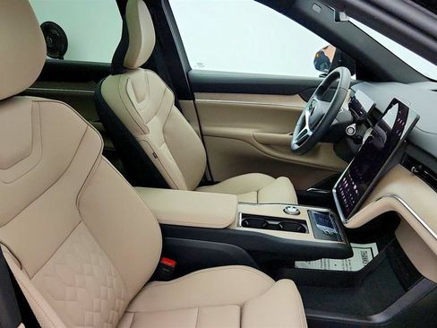 Used 2025 Volvo EX90 Plus AWD/4WD image 24