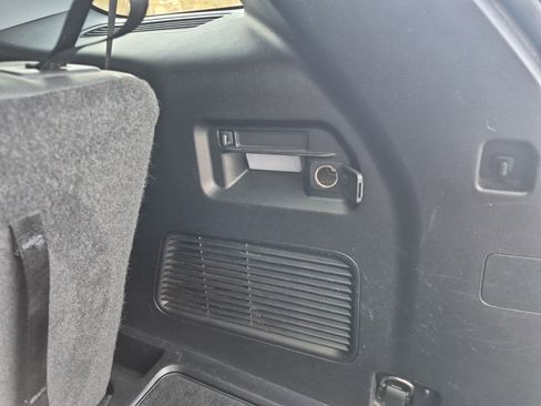 Used 2020 Ford Explorer XLT w/ Equipment Group 202A image 18