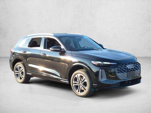 Certified 2025 Audi Q5 Premium w/ Convenience Package AWD/4WD image 3
