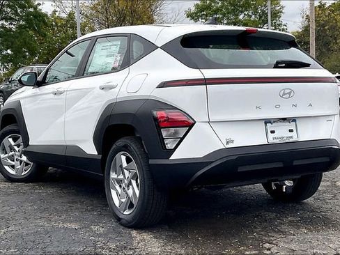 New 2026 Hyundai Kona SE image 3
