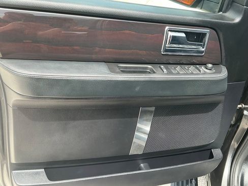 Used 2017 Lincoln Navigator Reserve image 28