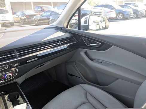 Used 2017 Audi Q7 3.0T Prestige w/ Prestige Package image 15