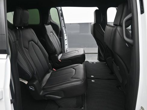 New 2026 Chrysler Voyager LX image 15