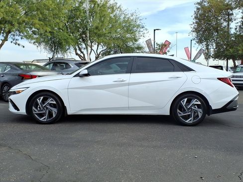 Certified 2025 Hyundai Elantra SEL image 2