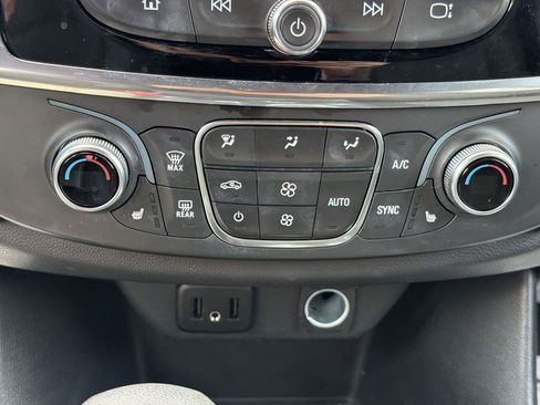Used 2023 Chevrolet Traverse LT FWD image 24