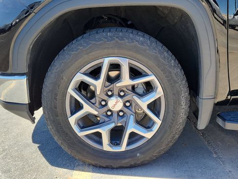 Used 2023 GMC Sierra 1500 SLT AWD/4WD image 6