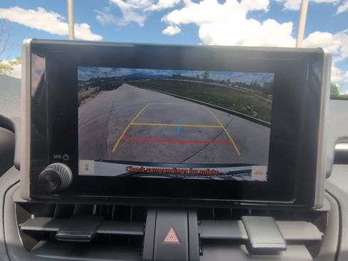 Used 2025 Toyota RAV4 XLE AWD/4WD image 21