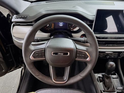 Used 2023 Jeep Compass Limited image 14