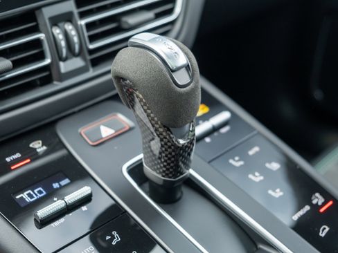 Certified 2025 Porsche Macan GTS image 36