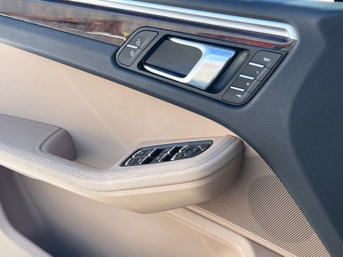 Certified 2022 Porsche Macan image 32