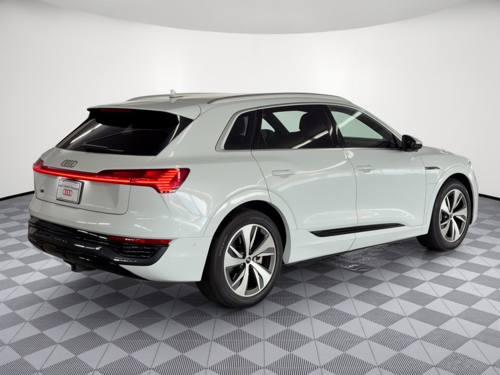 Used 2024 Audi Q8 e-tron Premium Plus w/ Premium Plus Package AWD/4WD image 9
