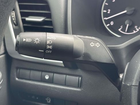Used 2023 Nissan Rogue SV FWD image 22