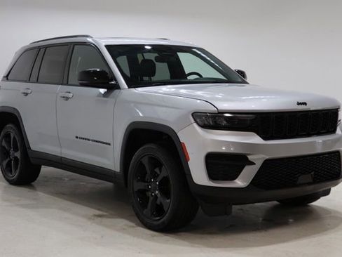 Used 2023 Jeep Grand Cherokee Altitude AWD/4WD image 1