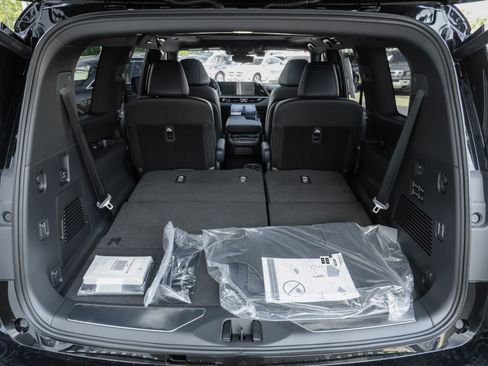 New 2026 INFINITI QX80 4WD w/ Sport Exterior Package image 32