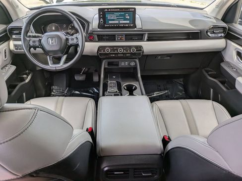Used 2025 Honda Pilot Touring image 16