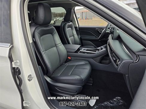 New 2026 Lincoln Aviator AWD image 12