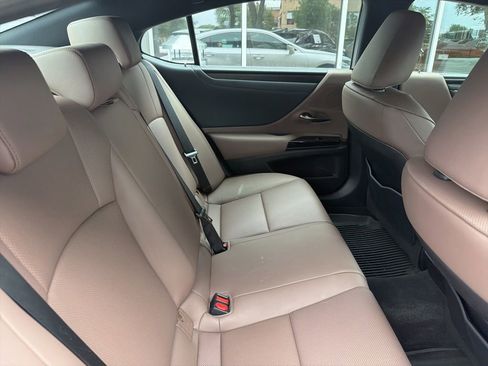 Used 2024 Lexus ES 350 w/ Premium Package FWD image 10