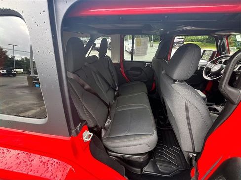 Used 2024 Jeep Wrangler Unlimited w/ Convenience Group AWD/4WD image 16