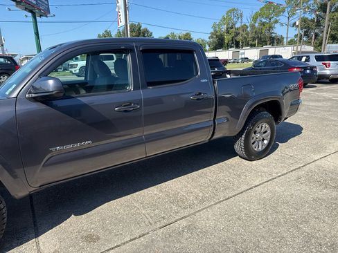 Used 2017 Toyota Tacoma SR5 image 5
