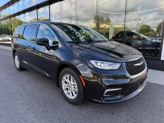 Used 2023 Chrysler Pacifica Touring-L FWD video 2