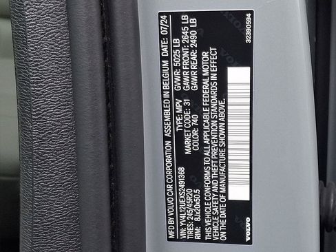 Certified 2025 Volvo XC40 B5 Plus image 26