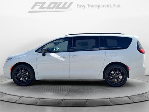 New 2026 Chrysler Pacifica Select w/ S Appearance Package image 4