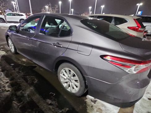 Used 2018 Toyota Camry LE image 4