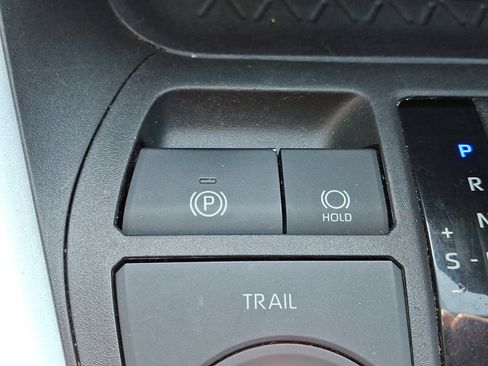 Used 2021 Toyota RAV4 LE AWD/4WD image 23
