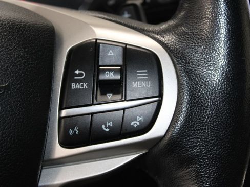 Used 2021 Ford Explorer XLT w/ Equipment Group 202A AWD/4WD image 17