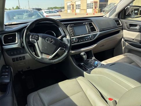 Used 2017 Toyota Highlander Limited FWD image 9